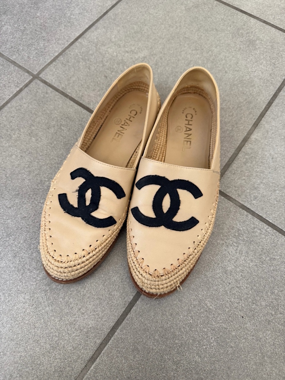 CHANEL Beige Leather rattan Espadrilles with Black CC Logos 39